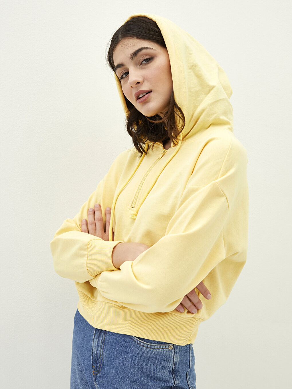 

Однотонная женская толстовка с капюшоном и длинными рукавами LCW Casual, желтый