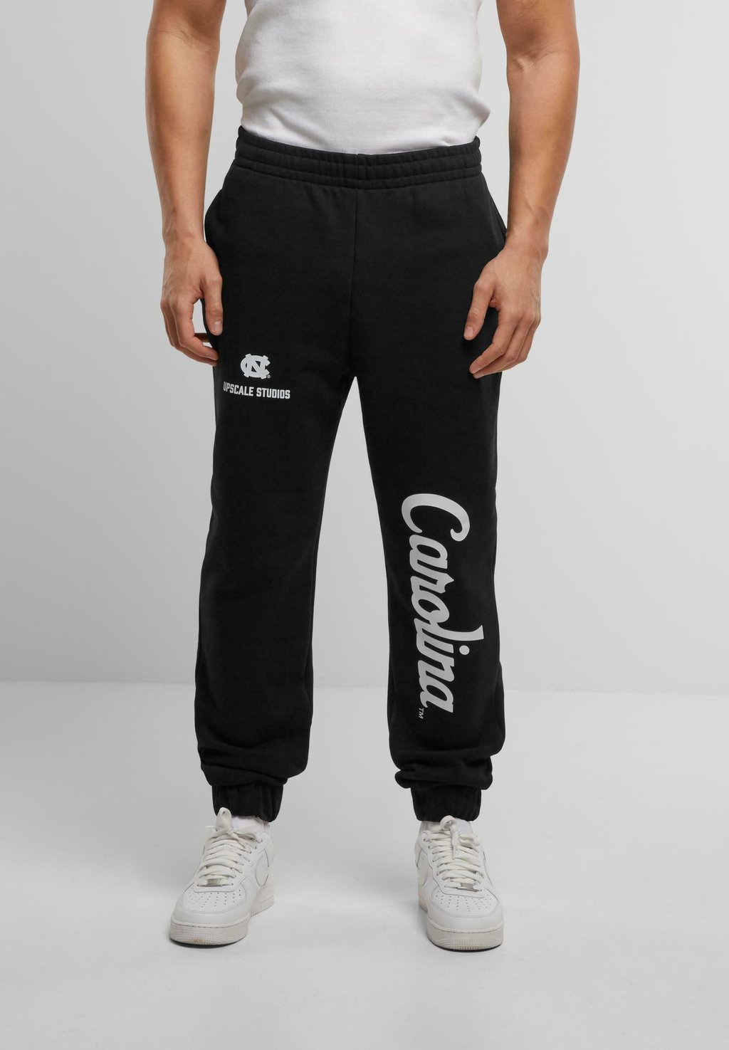 

Спортивные штаны NORTH CAROLINA MULTI LOGO Upscale by Mister Tee, черный