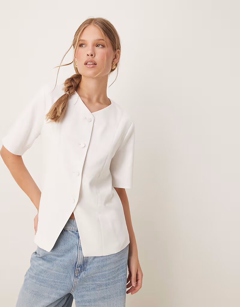 

Жилет белого цвета с пуговицами Abercrombie & Fitch