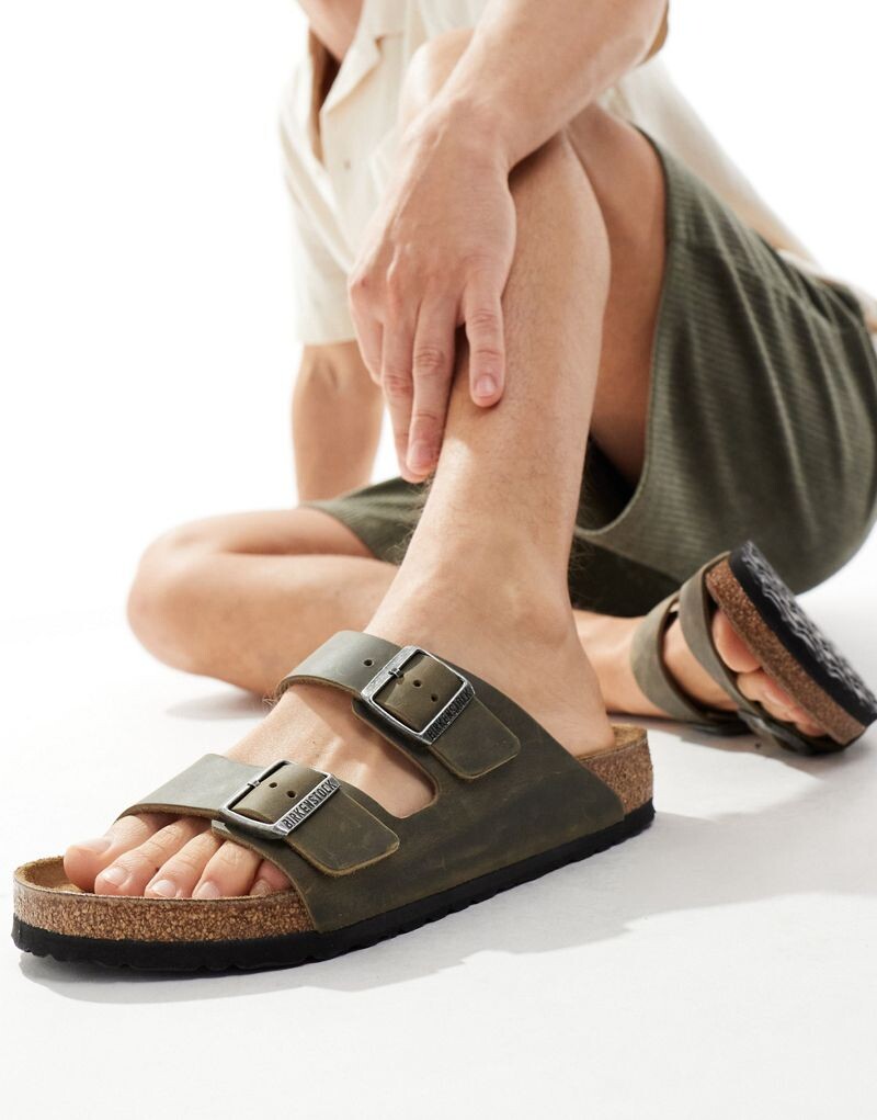 

Сандалии из промасленной кожи Birkenstock Arizona цвета хаки