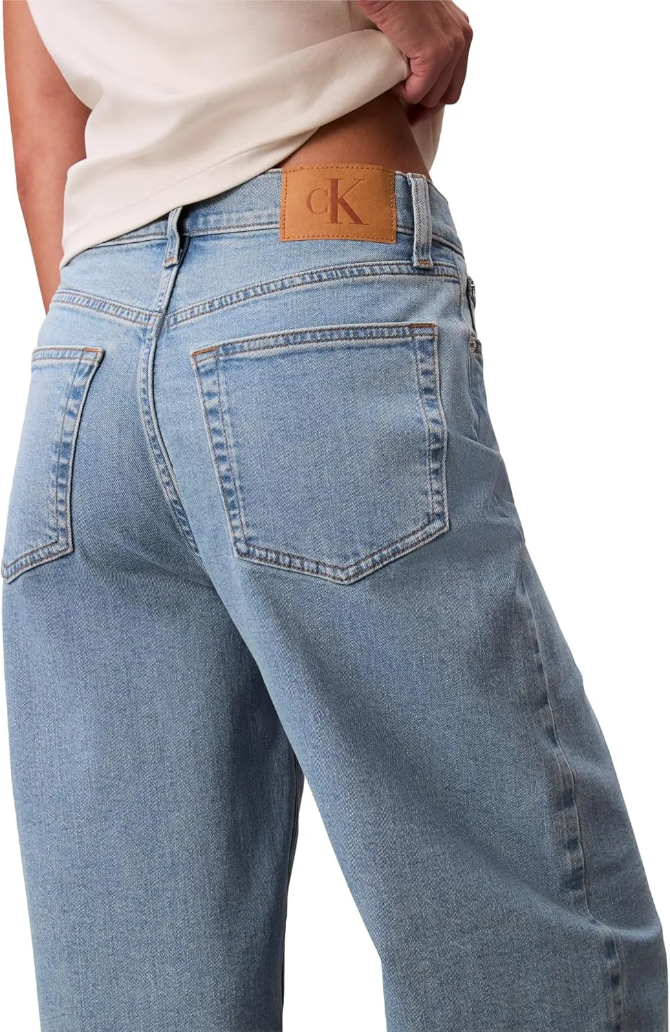 Calvin Klein Women's Barrel Fit Jeans — фото 3