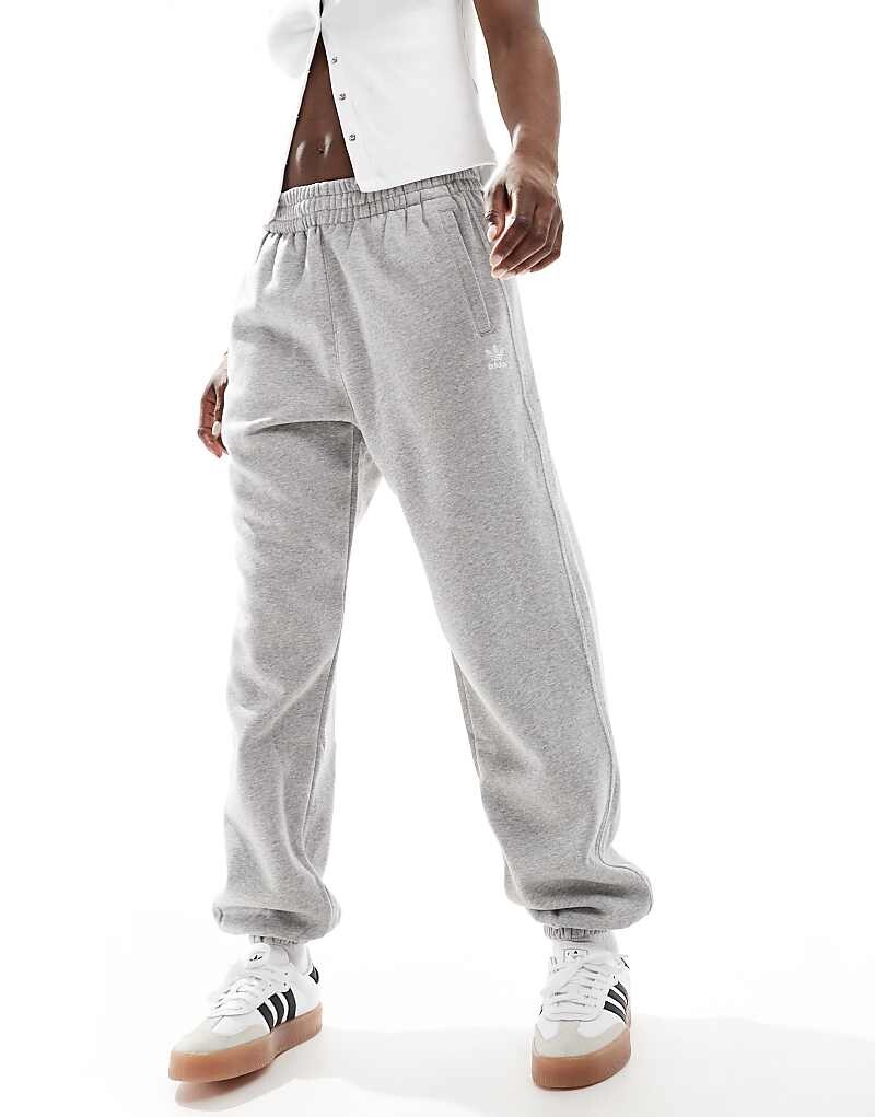 

Серые спортивные брюки adidas Originals Essential