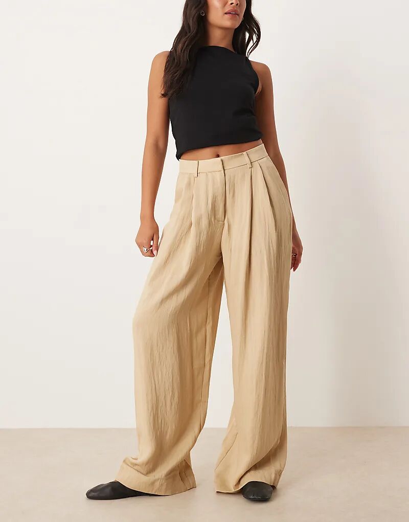 

Брюки Mango со складками спереди бежевого цвета