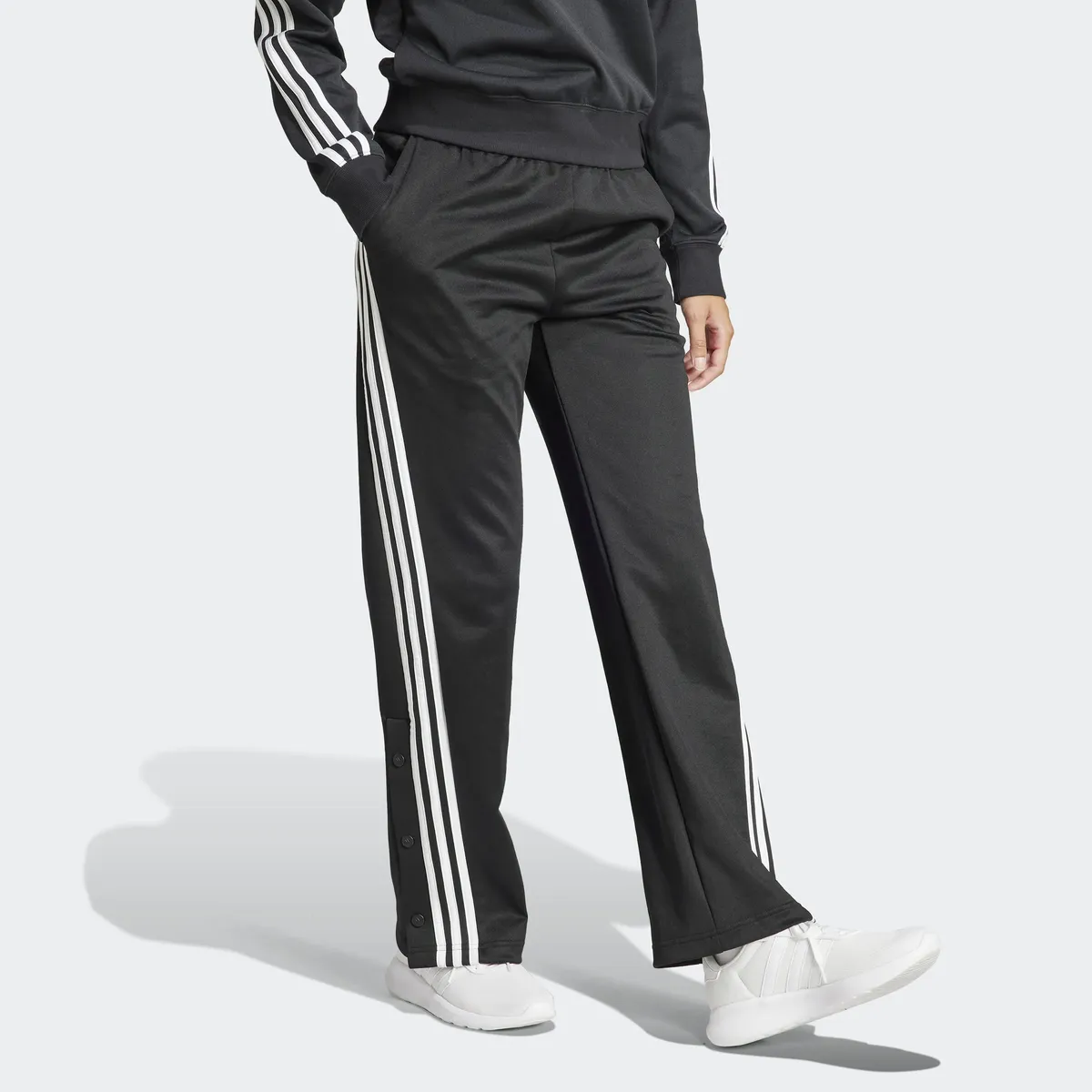 

Спортивные брюки Adidas Sportswear "W ICONIC 3S TP" (1 шт.), белый
