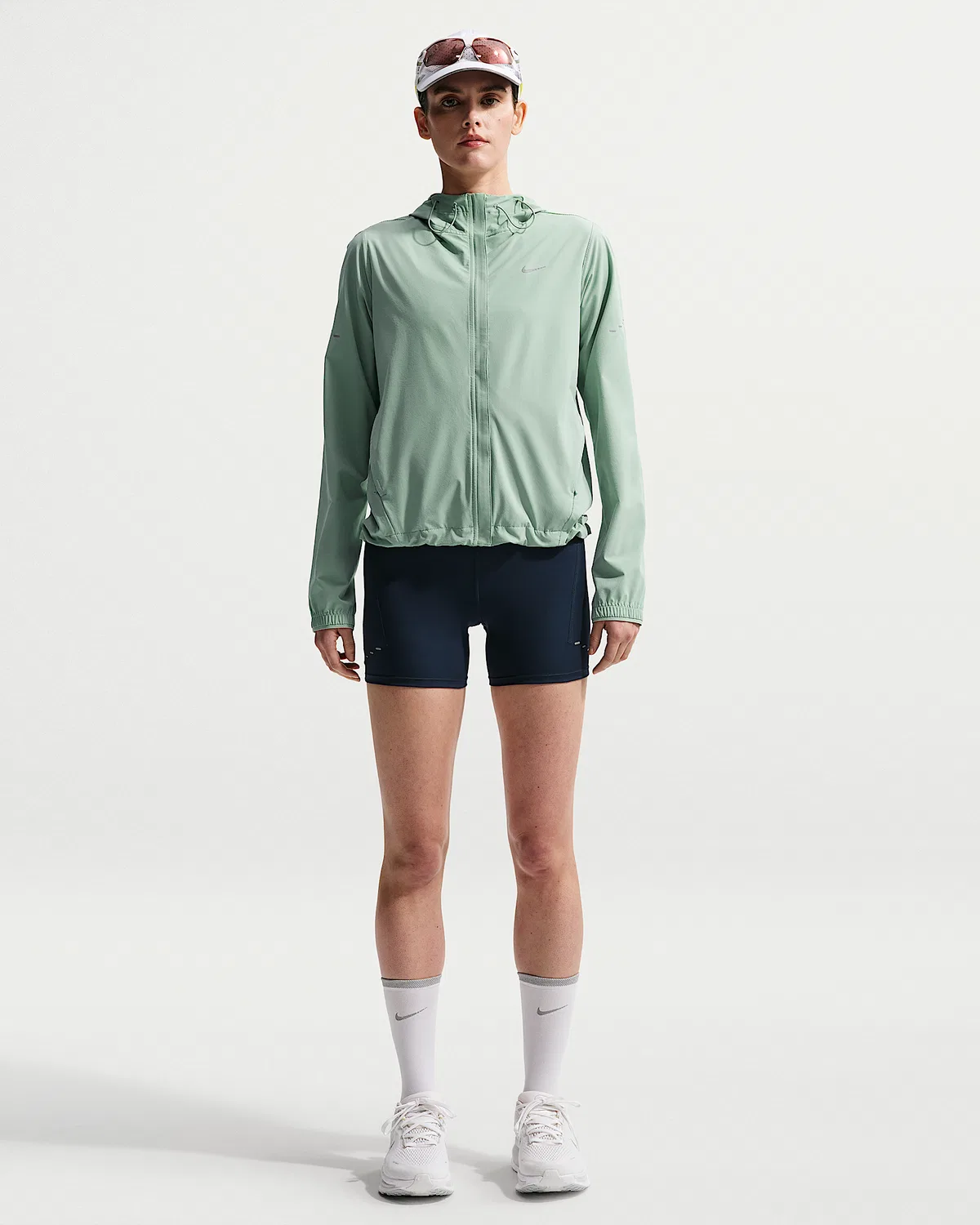 Женская ветрозащитная куртка для бега Nike Swift, Steam — фото 4