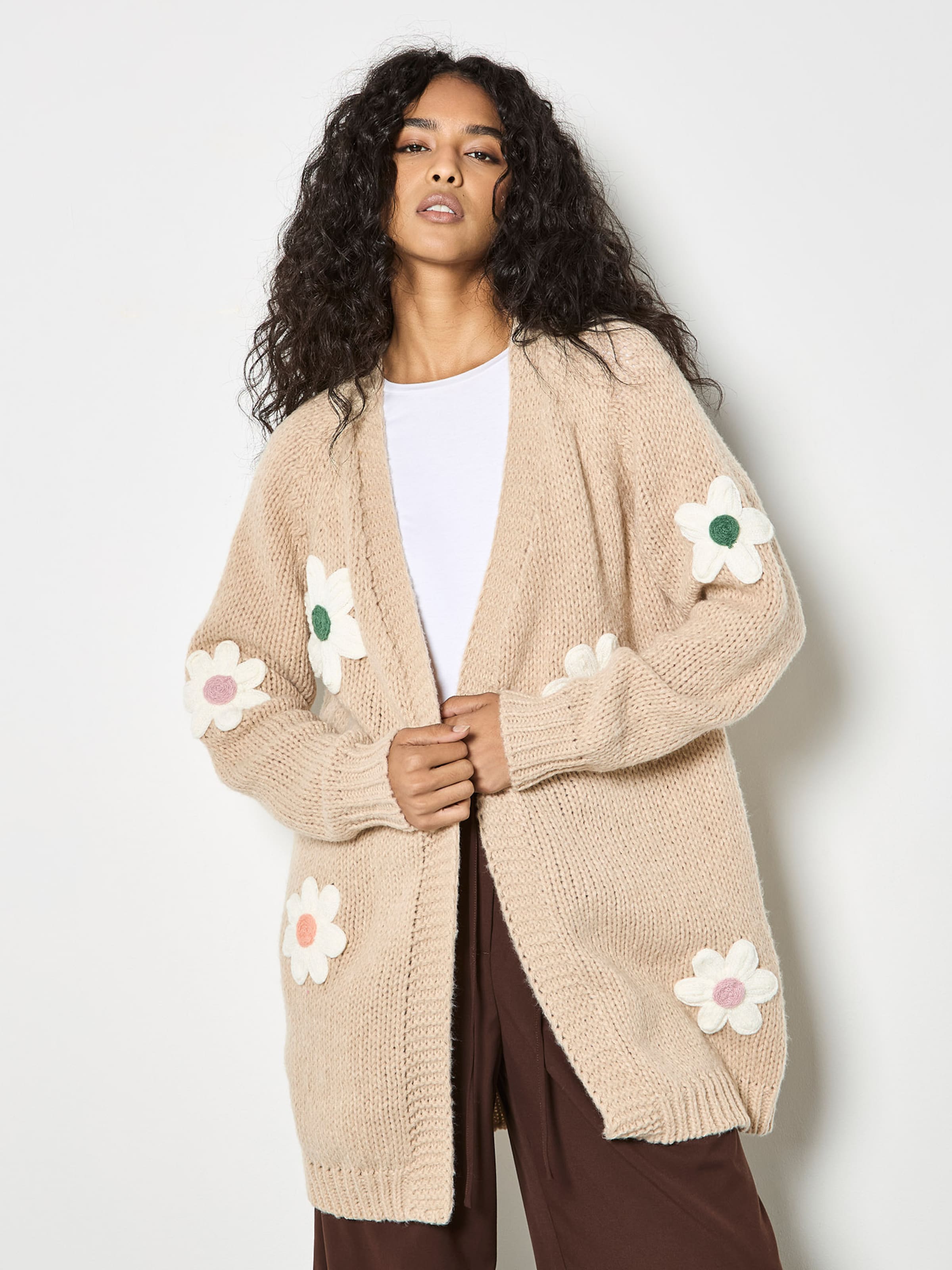 

Apricot Вязаный джанкер в бежевом цвете