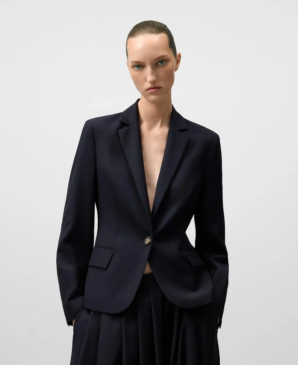 

Женский приталенный пиджак Adolfo Dominguez, черный