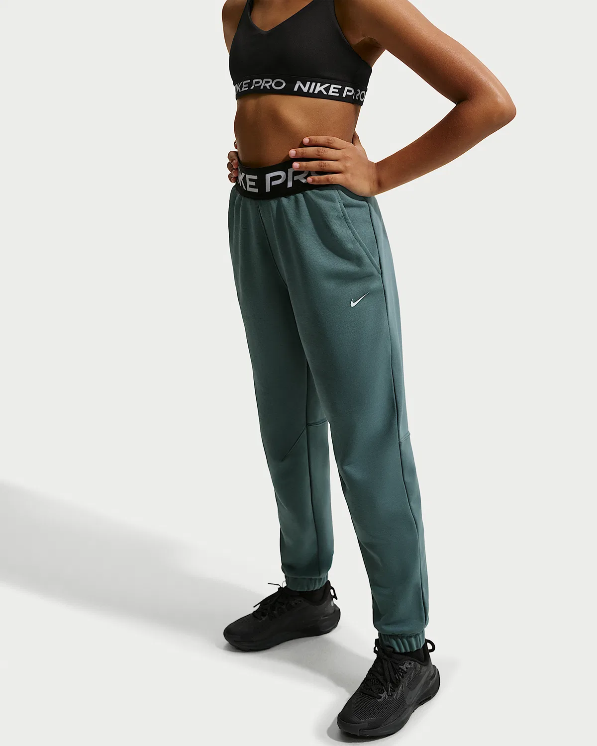 Детские (девчачьи) джоггеры Nike Pro Fleece Dri-FIT, Mineral Slate/Mineral Slate/Black/White — фото 2