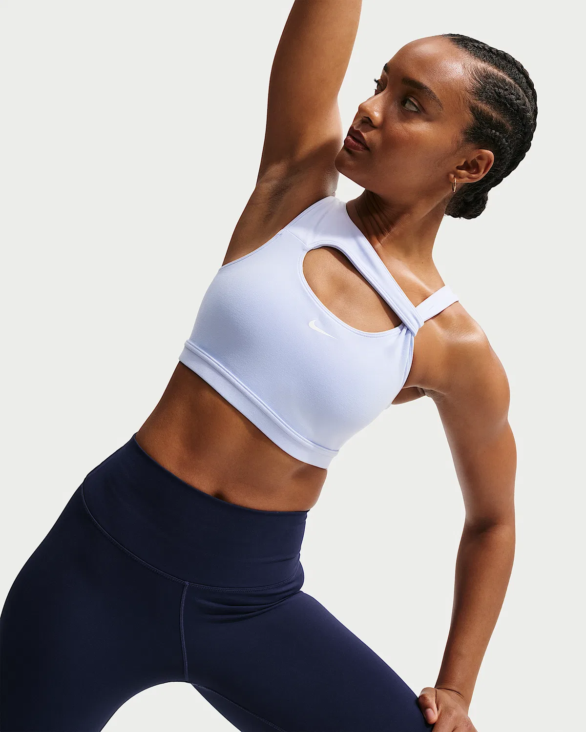 Женский спортивный бюстгальтер Nike One со средней поддержкой и чашками, Hydrogen Blue/White — фото 3