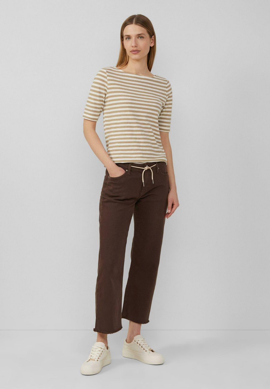 

Футболка s.Oliver GESTREIFTES IM SLIM FIT MIT FLAMMGARNSTRUKTUR, Hellbraun/Beige, Коричневый, Футболка s.Oliver GESTREIFTES IM SLIM FIT MIT FLAMMGARNSTRUKTUR, Hellbraun/Beige