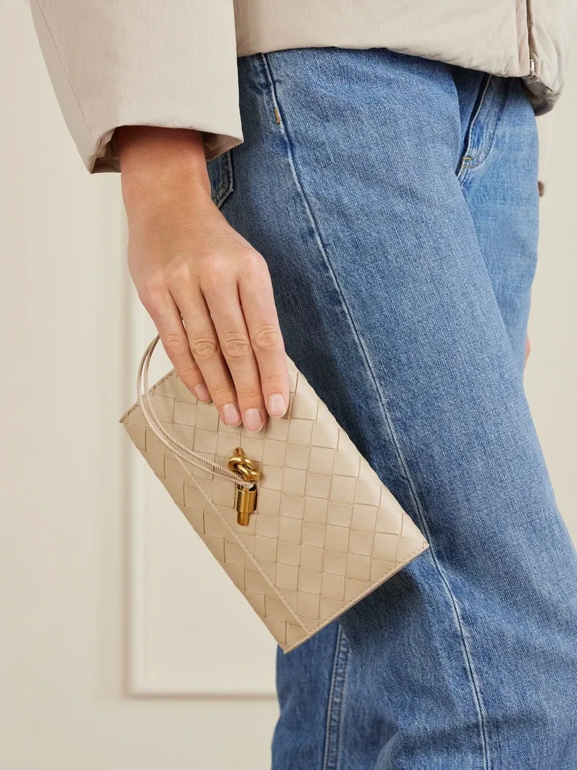 Кожаная сумка-клатч Andiamo intrecciato BOTTEGA VENETA, бежевый — фото 2