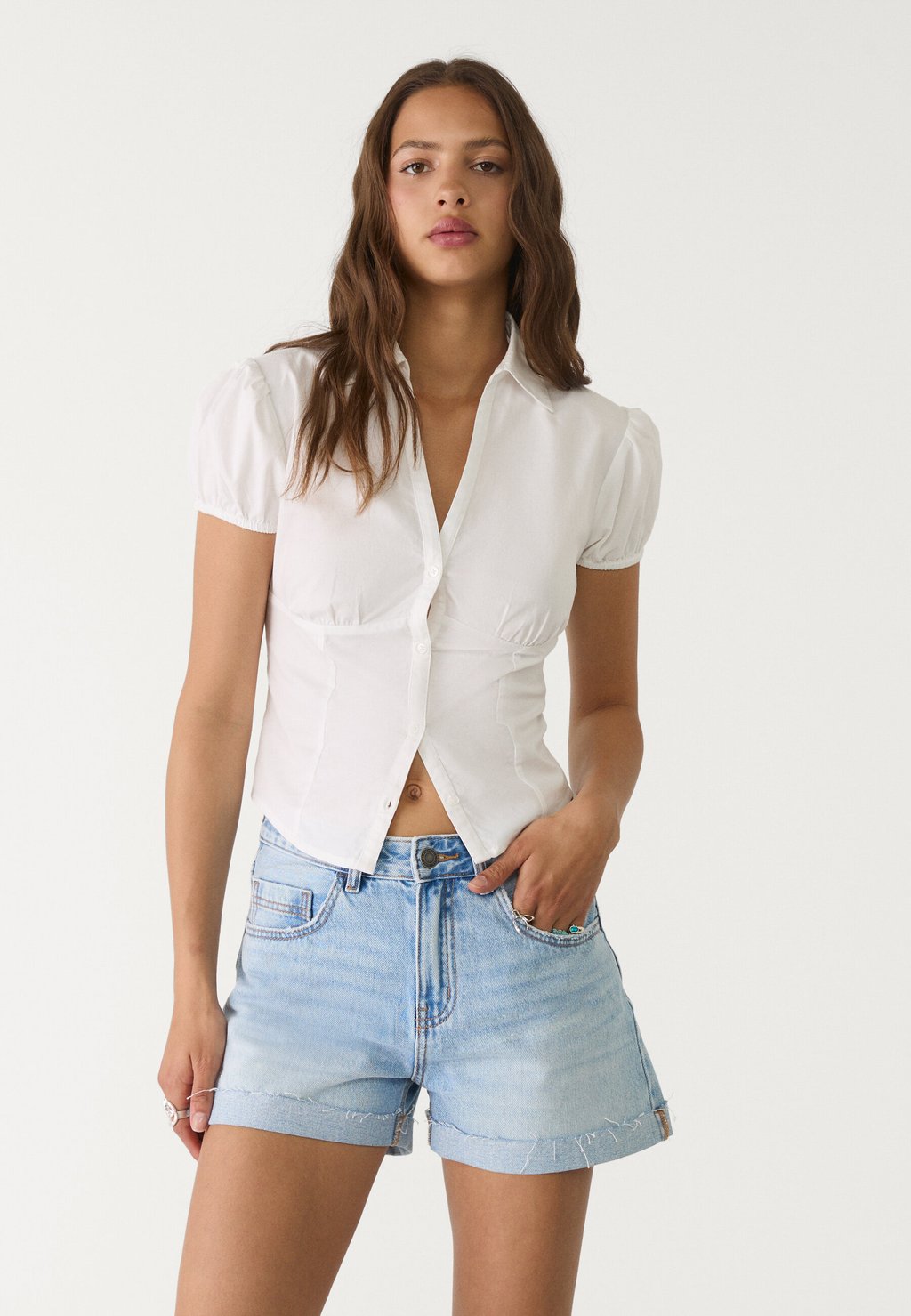 

Джинсовые шорты ROLLED-UP Stradivarius, цвет Stone Blue Denim
