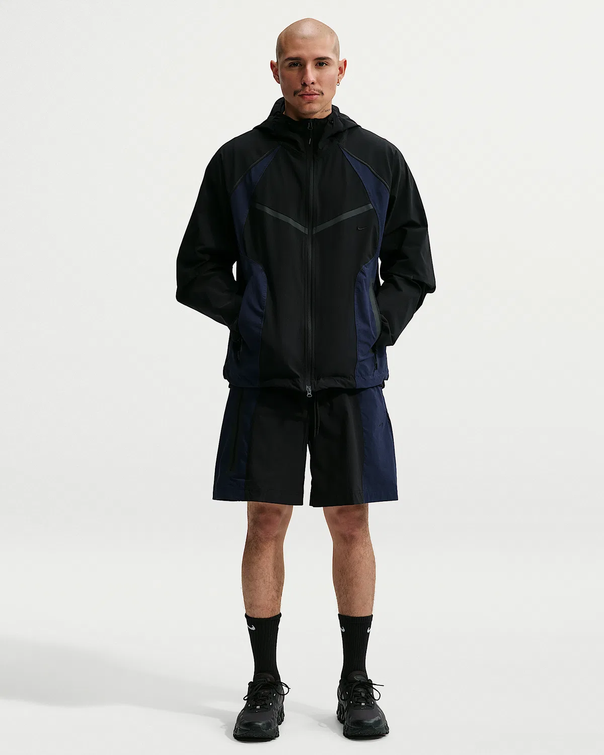 Мужская ветровка Nike Tech Dri-FIT Woven Color-Block Windrunner Loose Jacket, Black/Obsidian/Black — фото 4