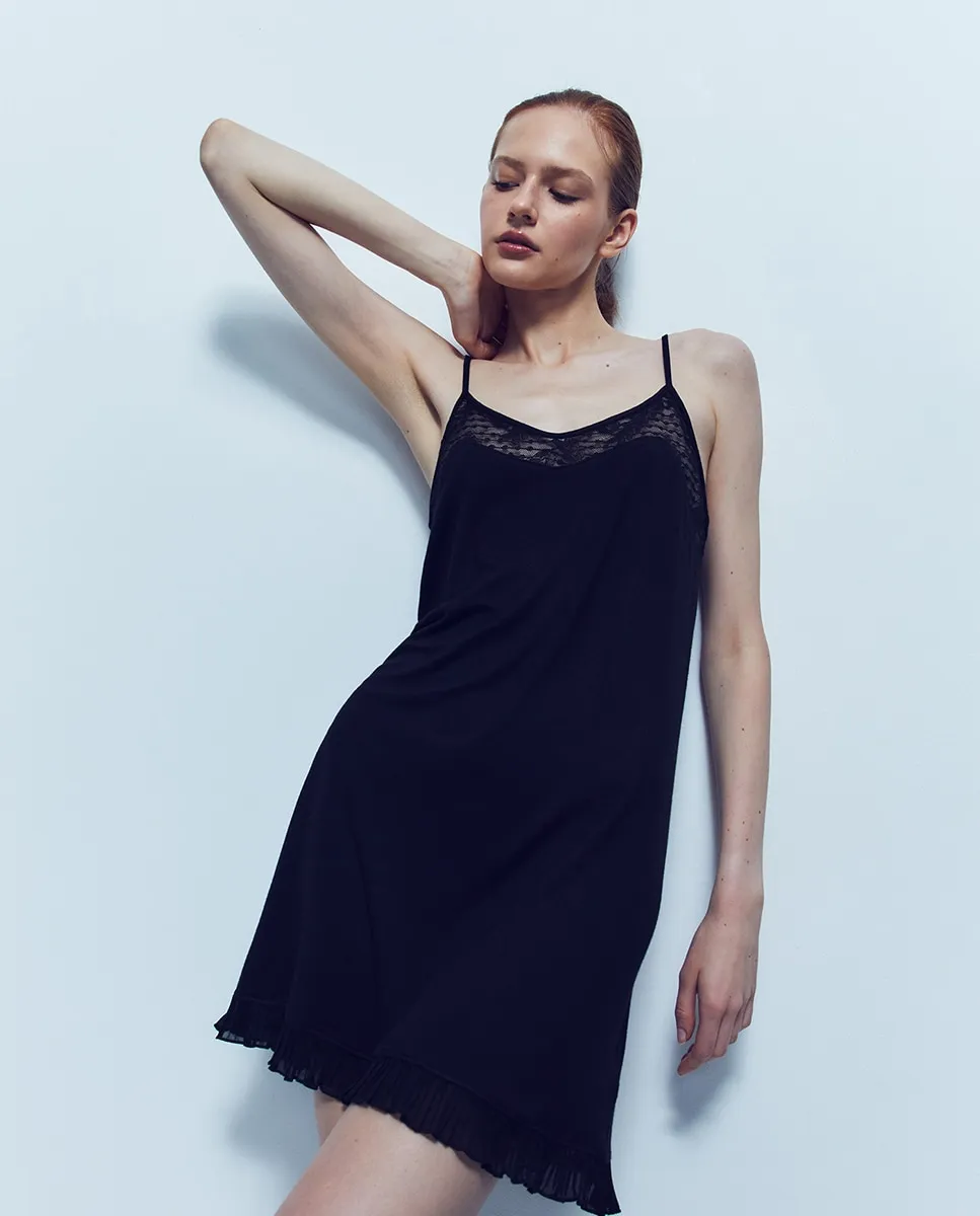 

Ночная рубашка на бретельках Sfera, черный