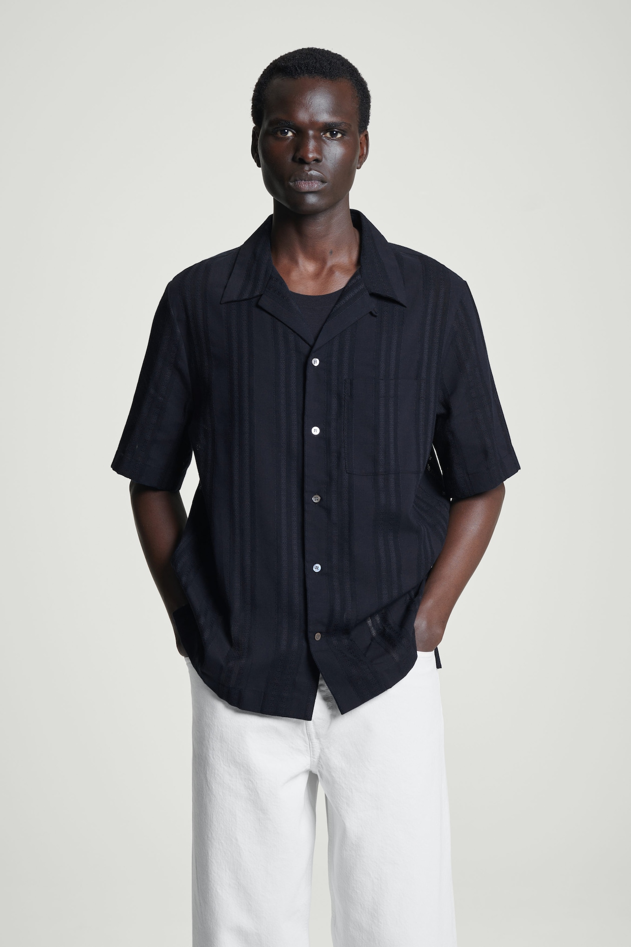 

Жаккардовая рубашка с коротким рукавом – relaxed fit COS, темно-синий