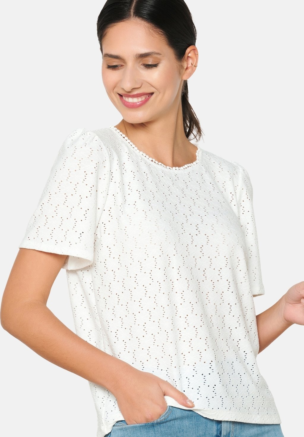 

Блуза WITH BRODERIE ANGLAISE LolaLiza, белый