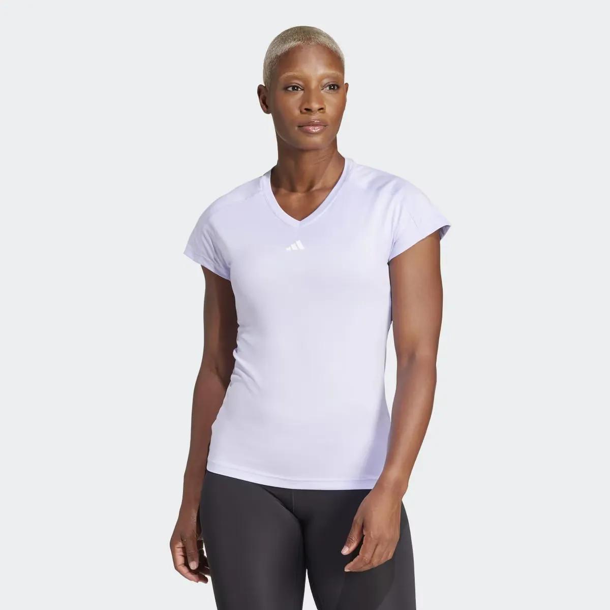 

Женская футболка Essentials French Terry Adidas, фиолетовый