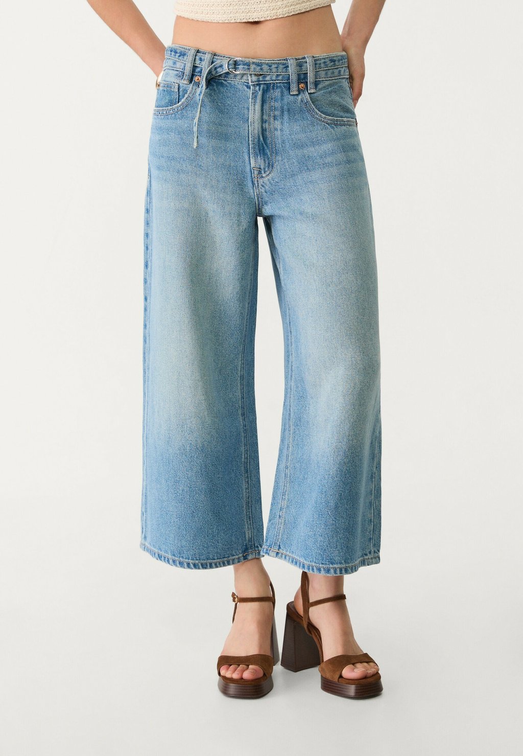 

Расклешенные джинсы Stradivarius, цвет Blue Denim