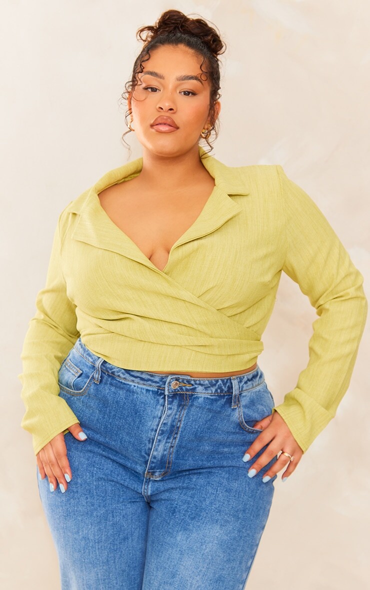 

PrettyLittleThing Оливковый текстурированный укороченный блейзер с запахом