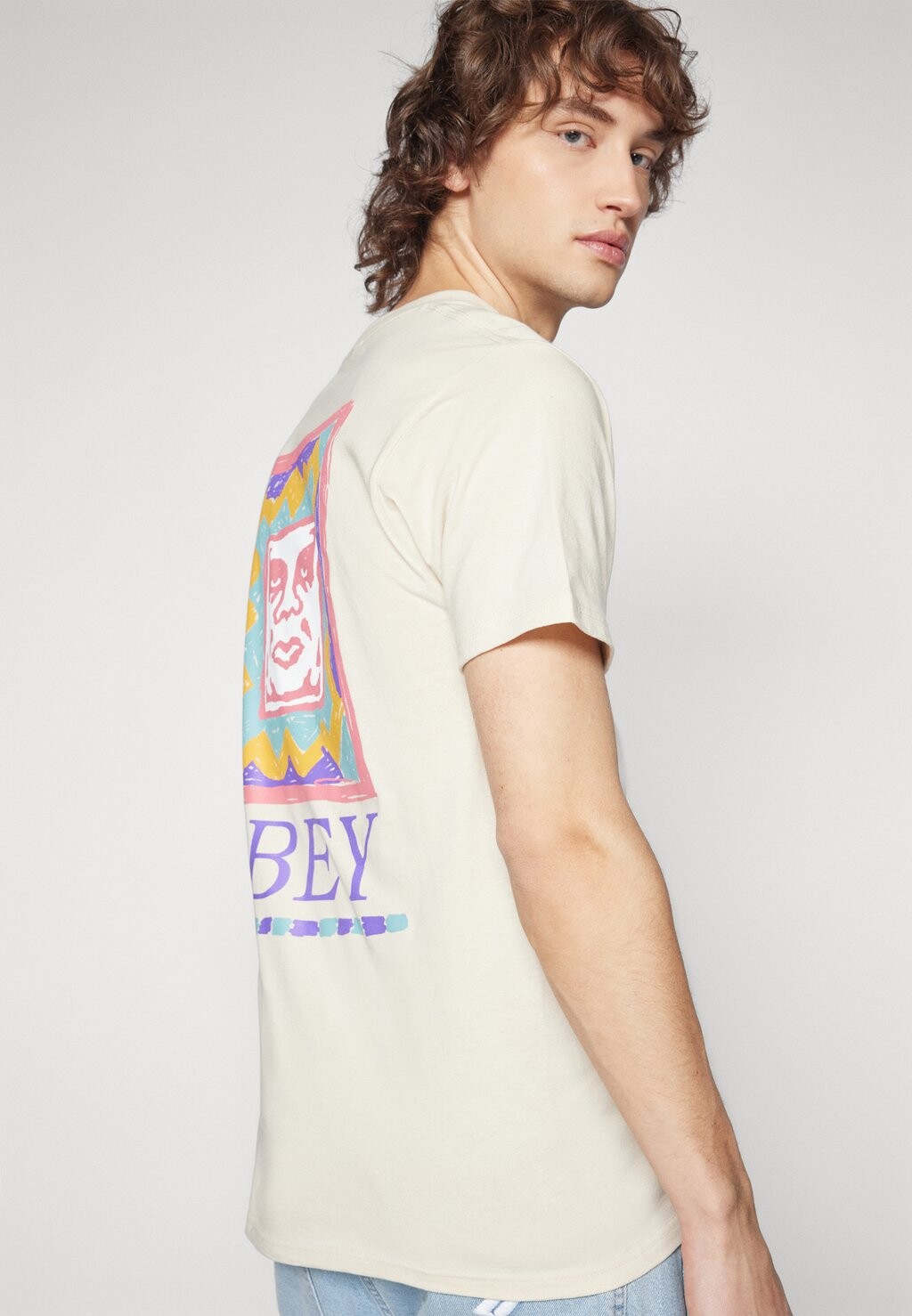 

Футболка с принтом Throwback Unisex Obey Clothing, кремовыйовая