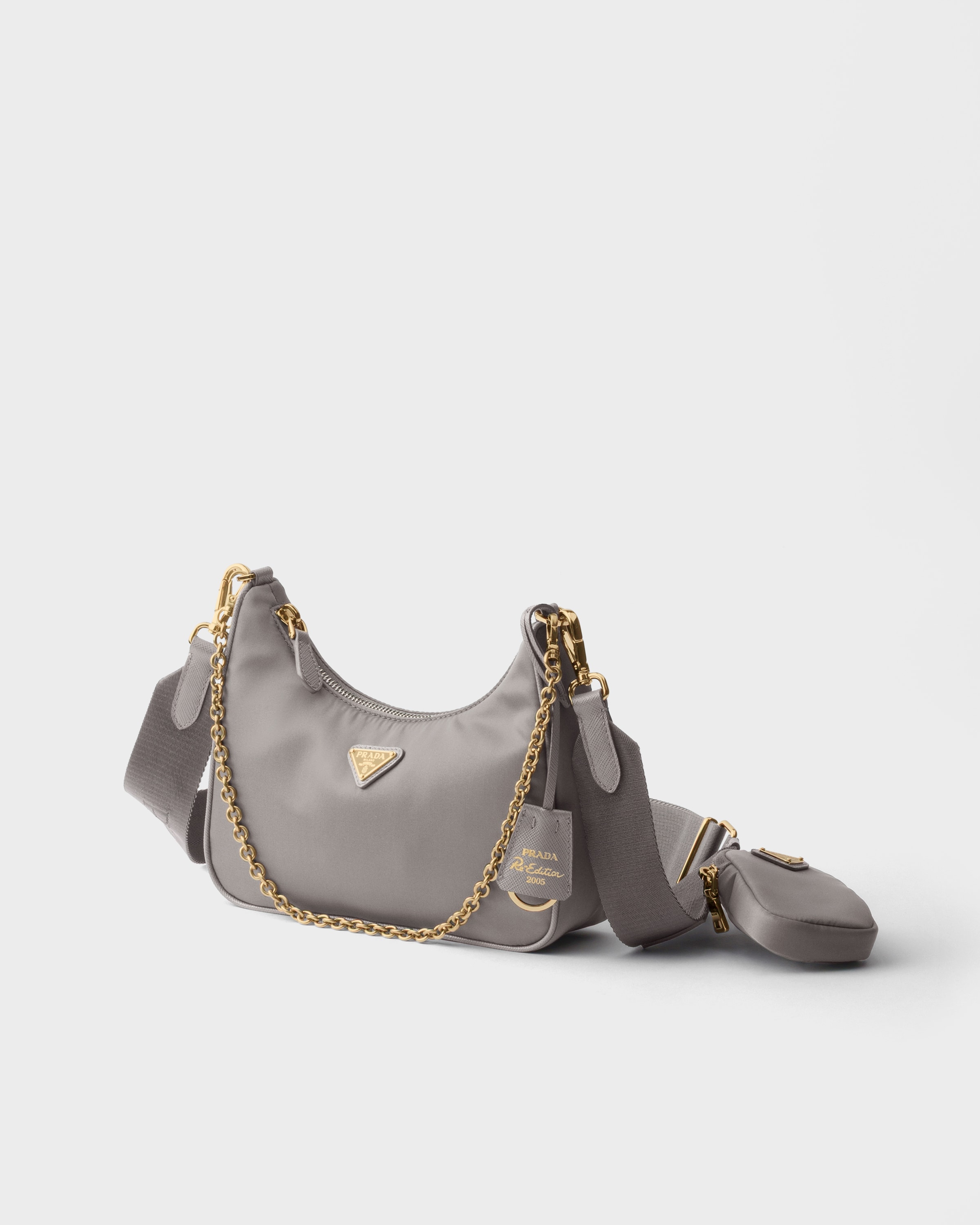 Сумка Prada Re-Edition 2005 из переработанного нейлона Prada, облачный серый — фото 2