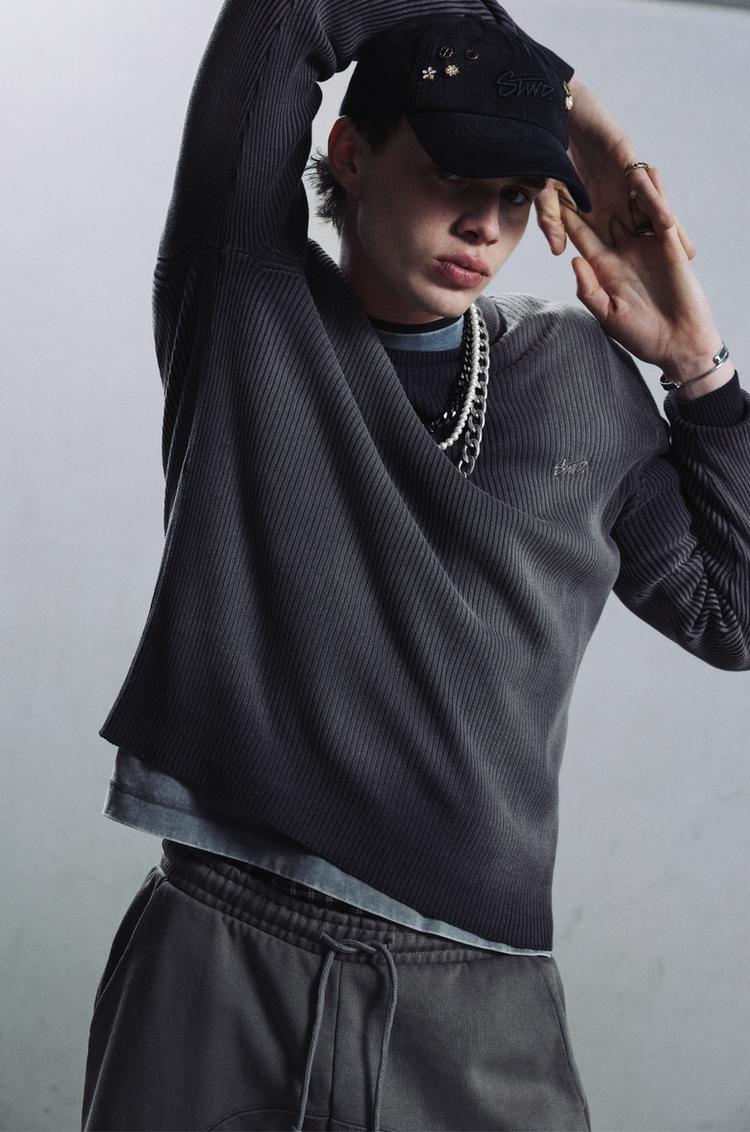 

Приталенный свитер Pull And Bear, серый