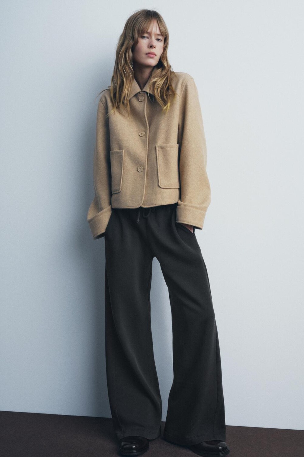 

Мягкая куртка с карманами ZARA, коричневый мергель