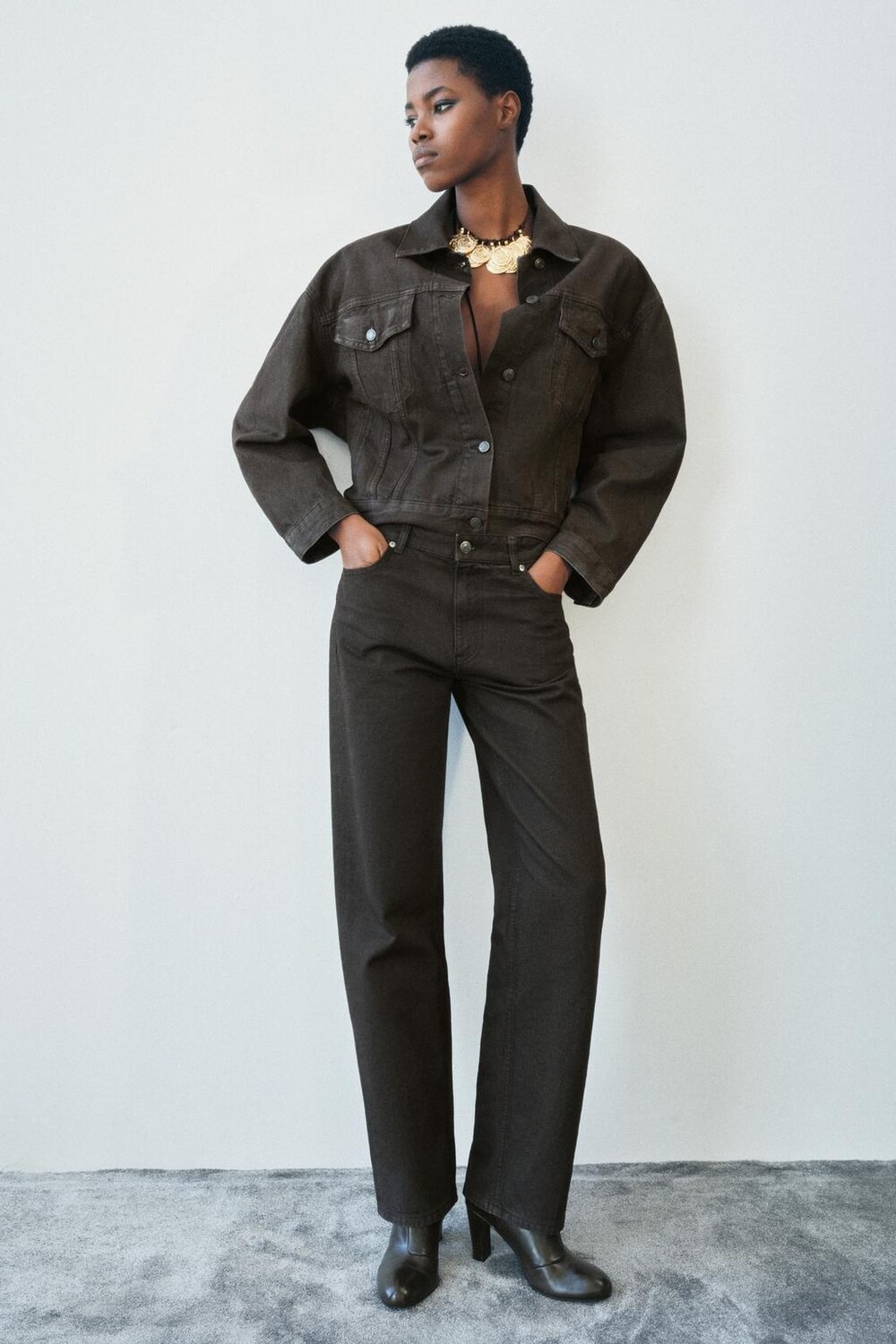 

Вощеные прямые джинсы со средней талией ZARA, коричневый