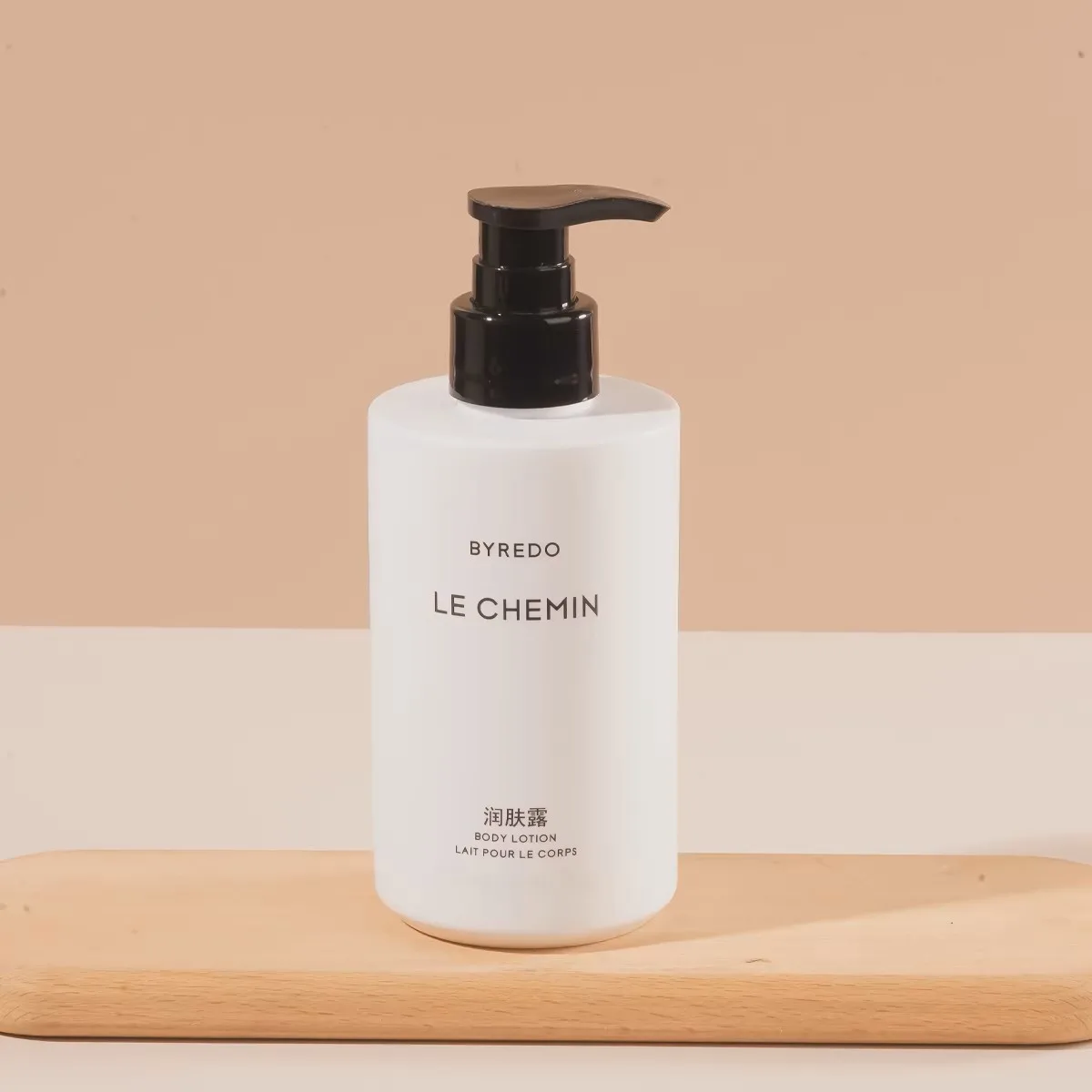 Byredo Увлажняющий питательный ароматный лосьон для тела 450 мл, Mojave Shadow Moisturizing Lotion 450ml-[Hotel Exclusive Edition] — фото 2