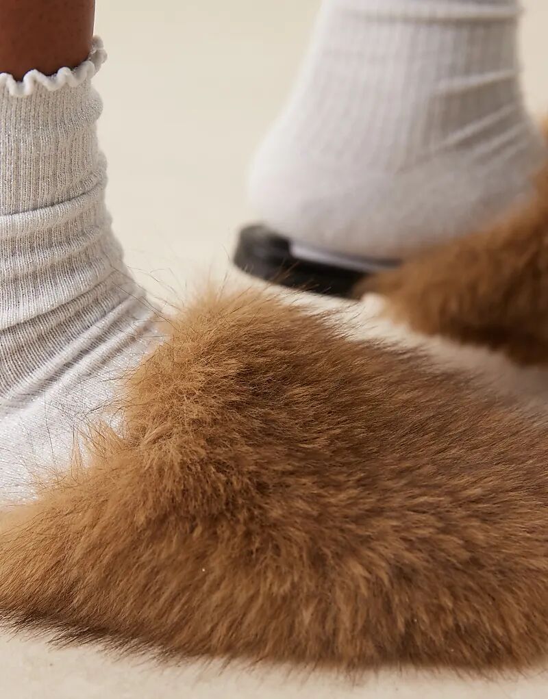 Мюли ASOS DESIGN Mimic на плоской подошве из светло-коричневого меха — фото 2
