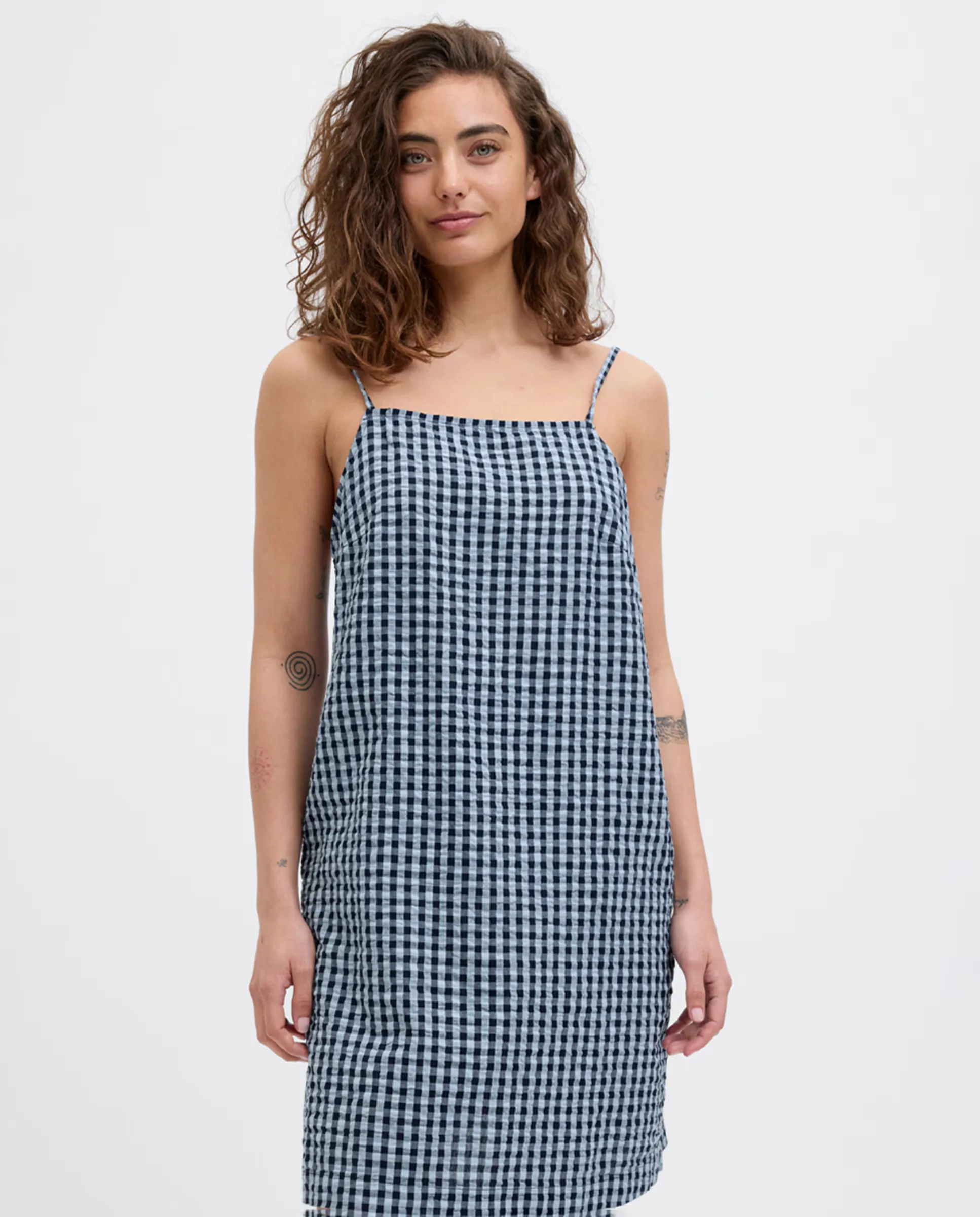 

Короткое платье с бретелями в принте Jack & Jones, синий