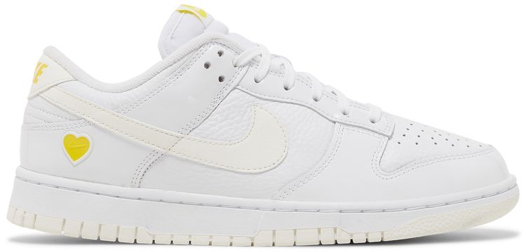 Кроссовки Nike Wmns Dunk Low 'Valentine's Day - Yellow Heart', белый