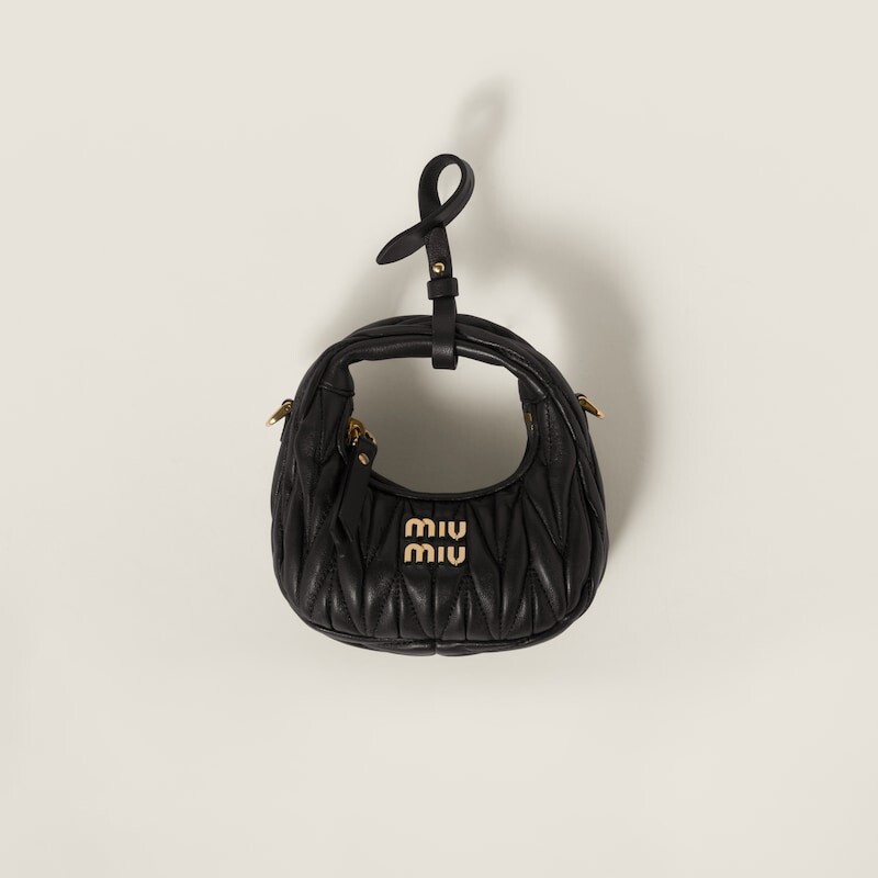 

Сумка-Хобо Wander micro из стеганой кожи наппа Miu Miu, черный