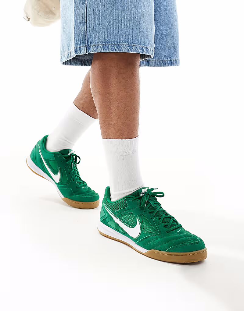 

Замшевые кроссовки Nike Gato зеленого цвета
