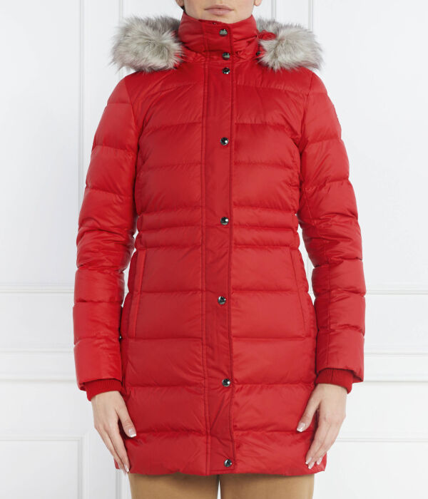 

Пуховик женский Tommy Hilfiger с капюшоном с мехом, красный