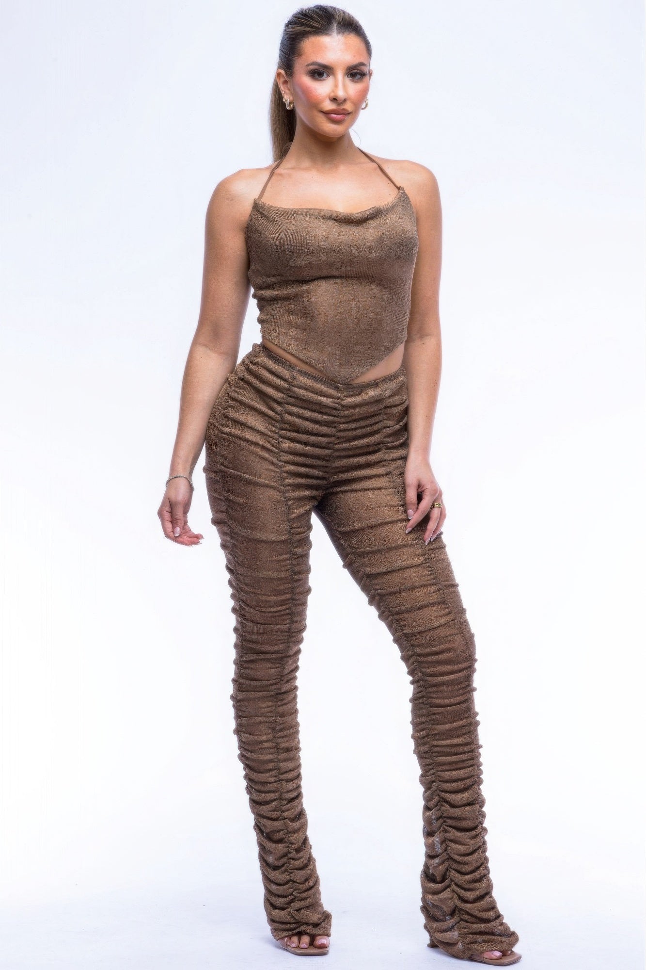

Комплект из брюк с бретелью через шею и сборками FASHNZFAB, цвет bronze