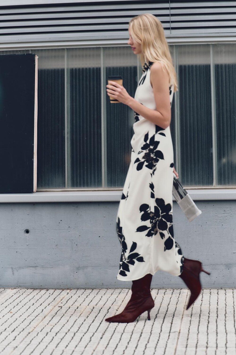 

Платье миди с принтом ZARA, экрю/черный