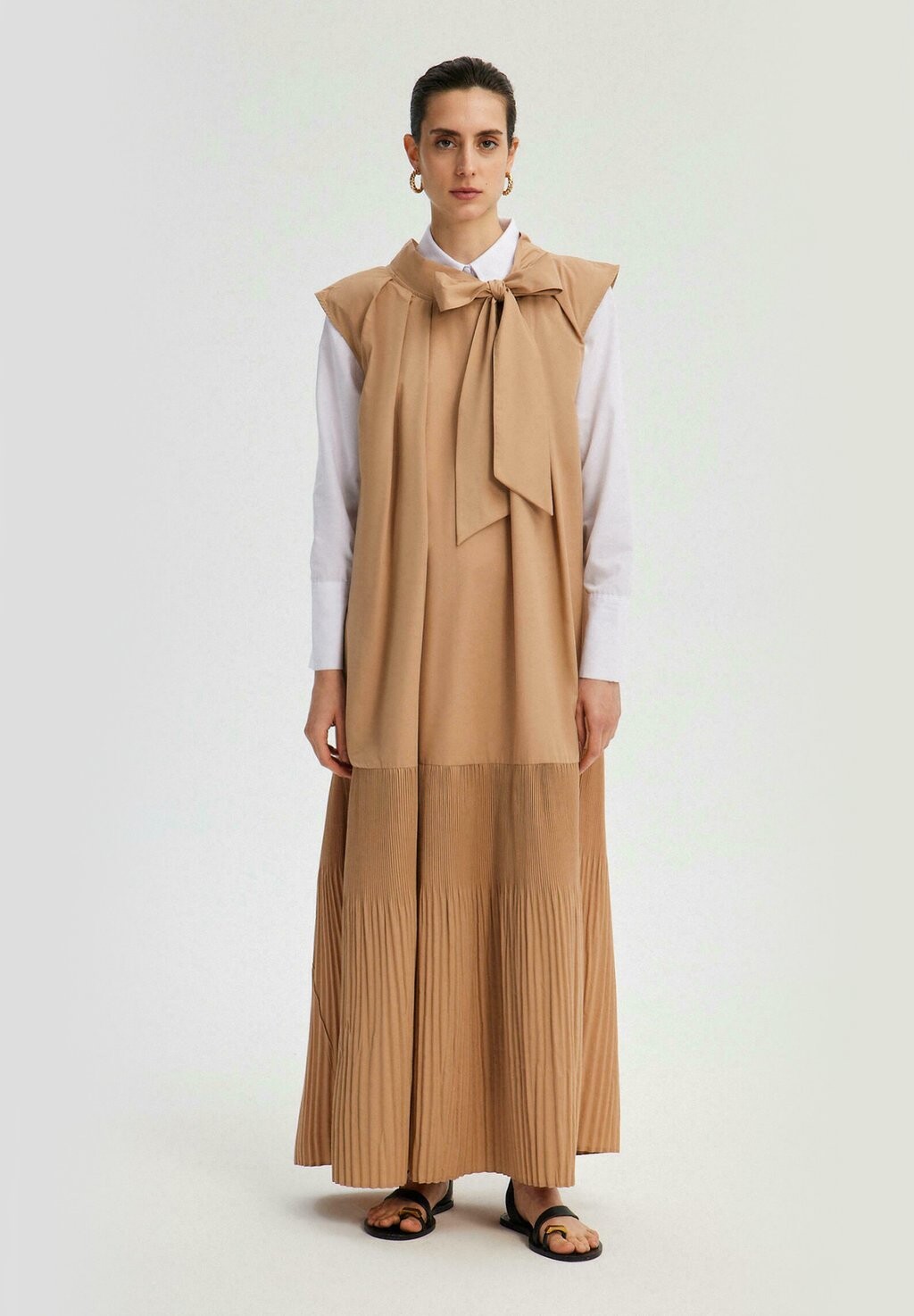 

Длинное платье COLLAR TIED PLEATED Touché Privé, цвет Beige