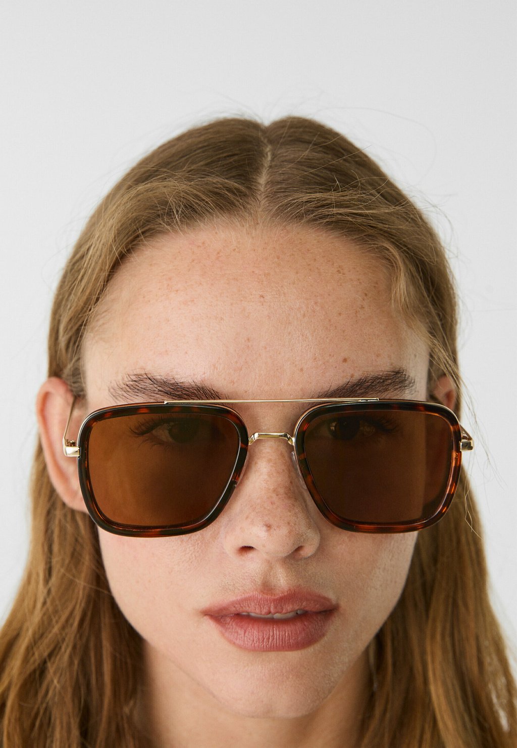 

Солнцезащитные очки SQUARE Stradivarius, коричневый