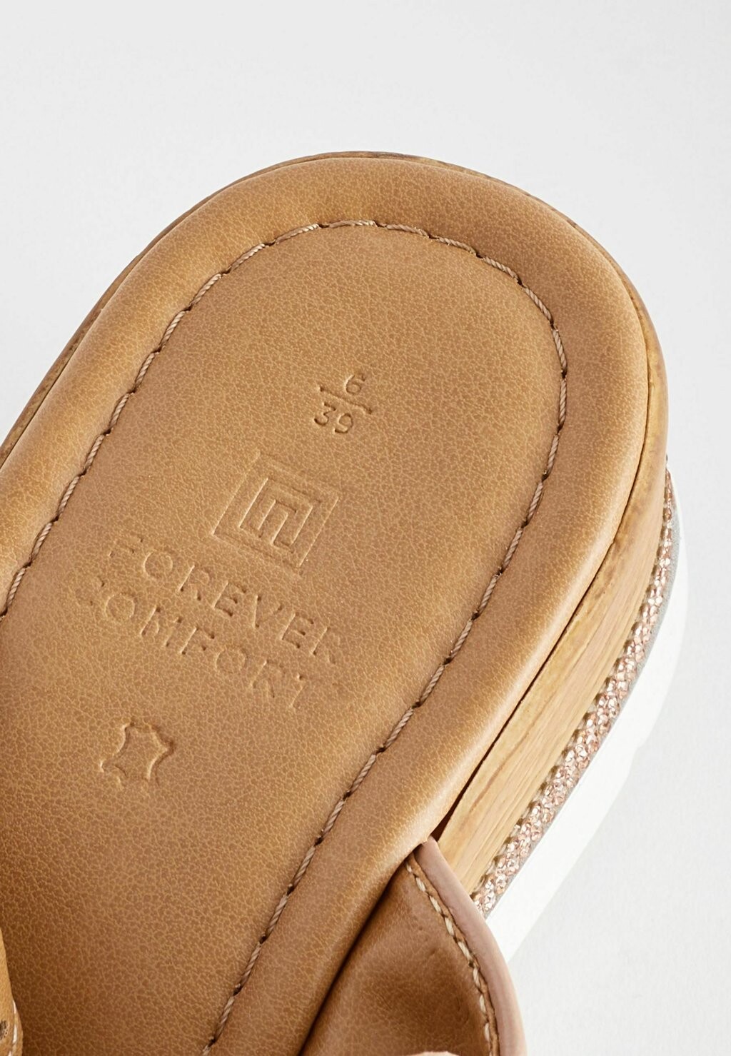 Босоножки на танкетке Forever Comfortâ® Leather Sport Bling Wedges Next, телесный — фото 2