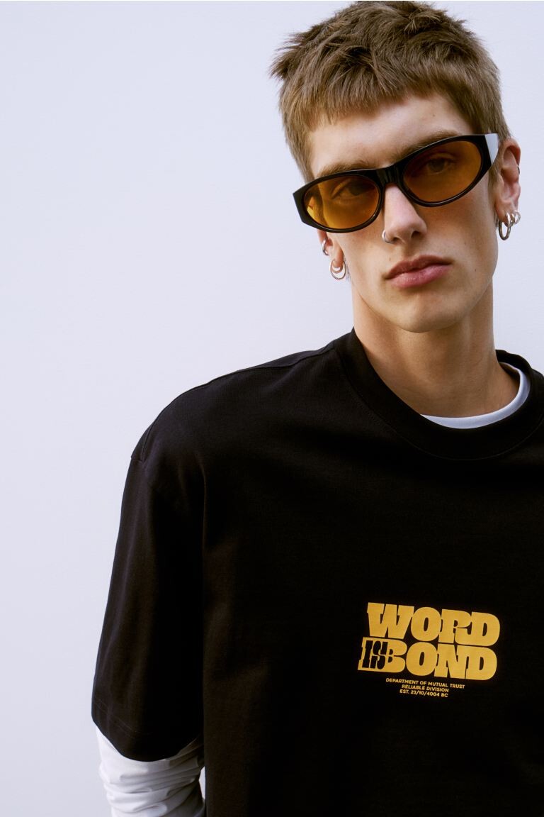 

Футболка с принтом свободного кроя H&M, черный