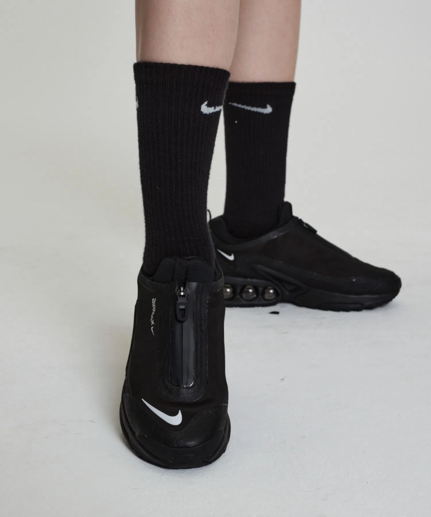 Мужские кроссовки Nike Air Max Dn Roam HQ8605-001, черные. — фото 3