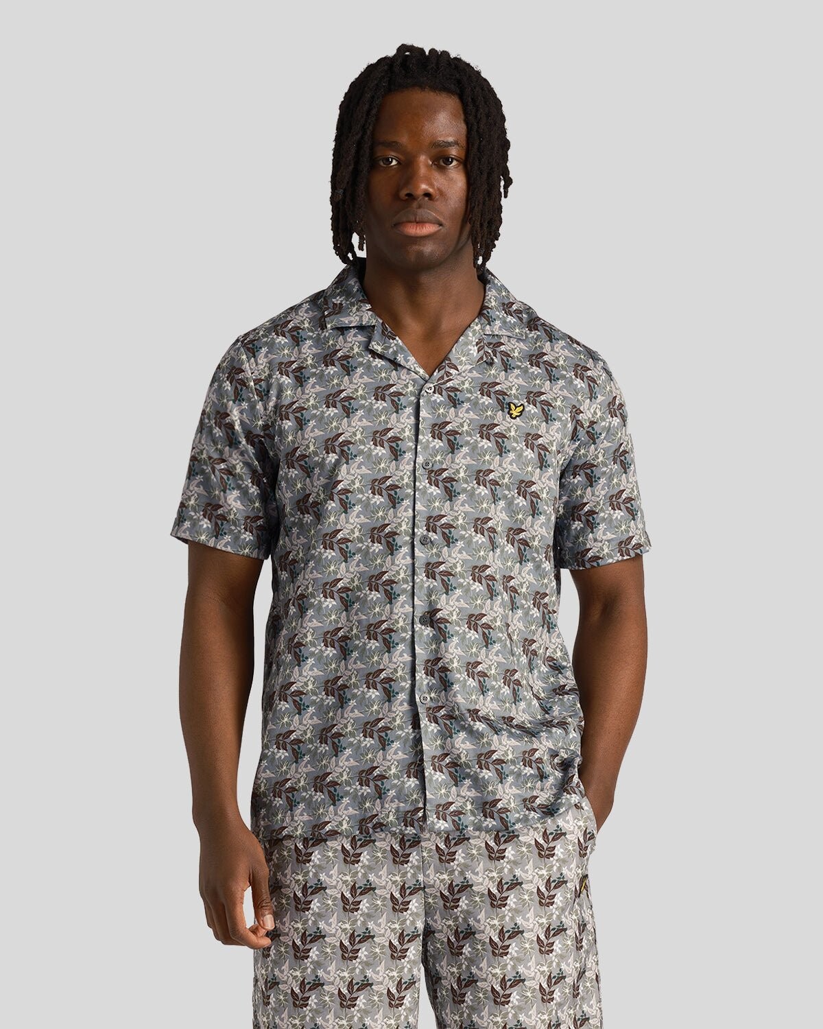 

Курортная рубашка цвета бронзы с цветочным принтом Lyle & Scott, серый