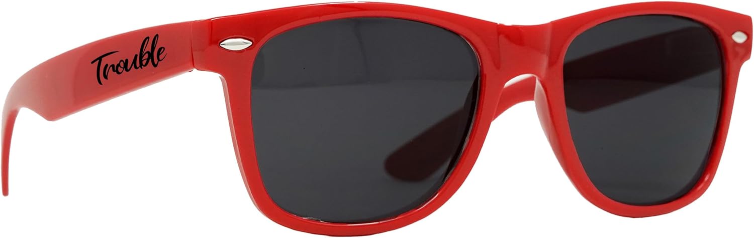 

Стильные поляризованные солнцезащитные очки Funky Junque в стиле ретро — защита от УФ-излучения, классические очки унисекс — для девичника, однотонные, в выгодных комплектах, I'll Bring the - Trouble (Red)