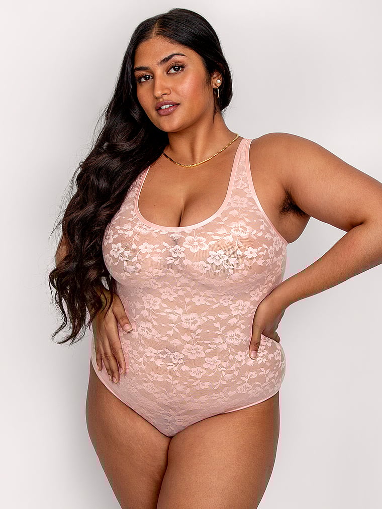 

Боди без выреза из кружева Curvy Couture, красный