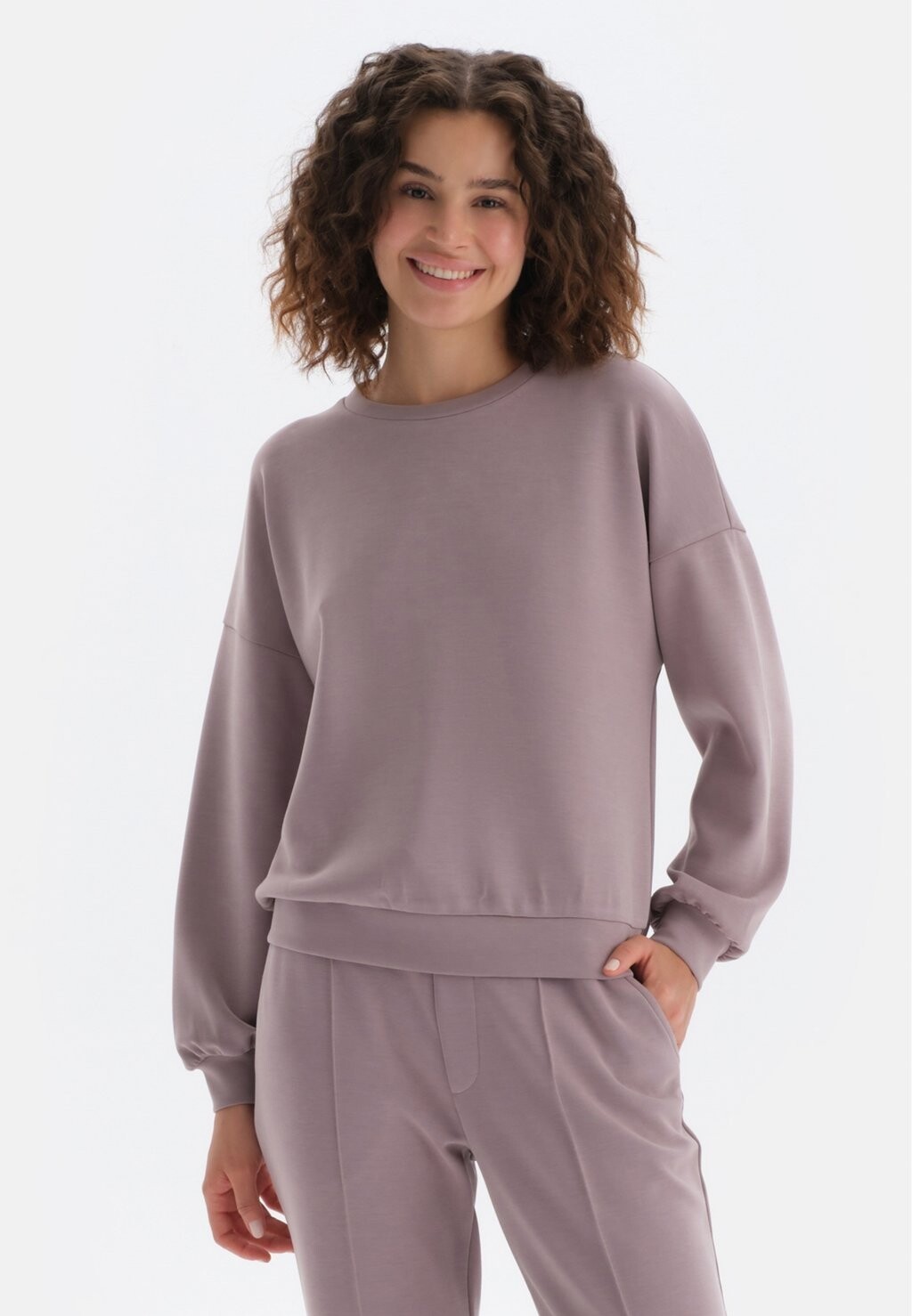 

Толстовка Long Sleeve Crew Neck DAGI, цвет lilac
