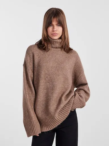 

Свитер с высоким воротником из кусочков "PCNANCY LS LOOSE ROLL NECK KNIT NOOS BC" Pieces, цвет Fossil