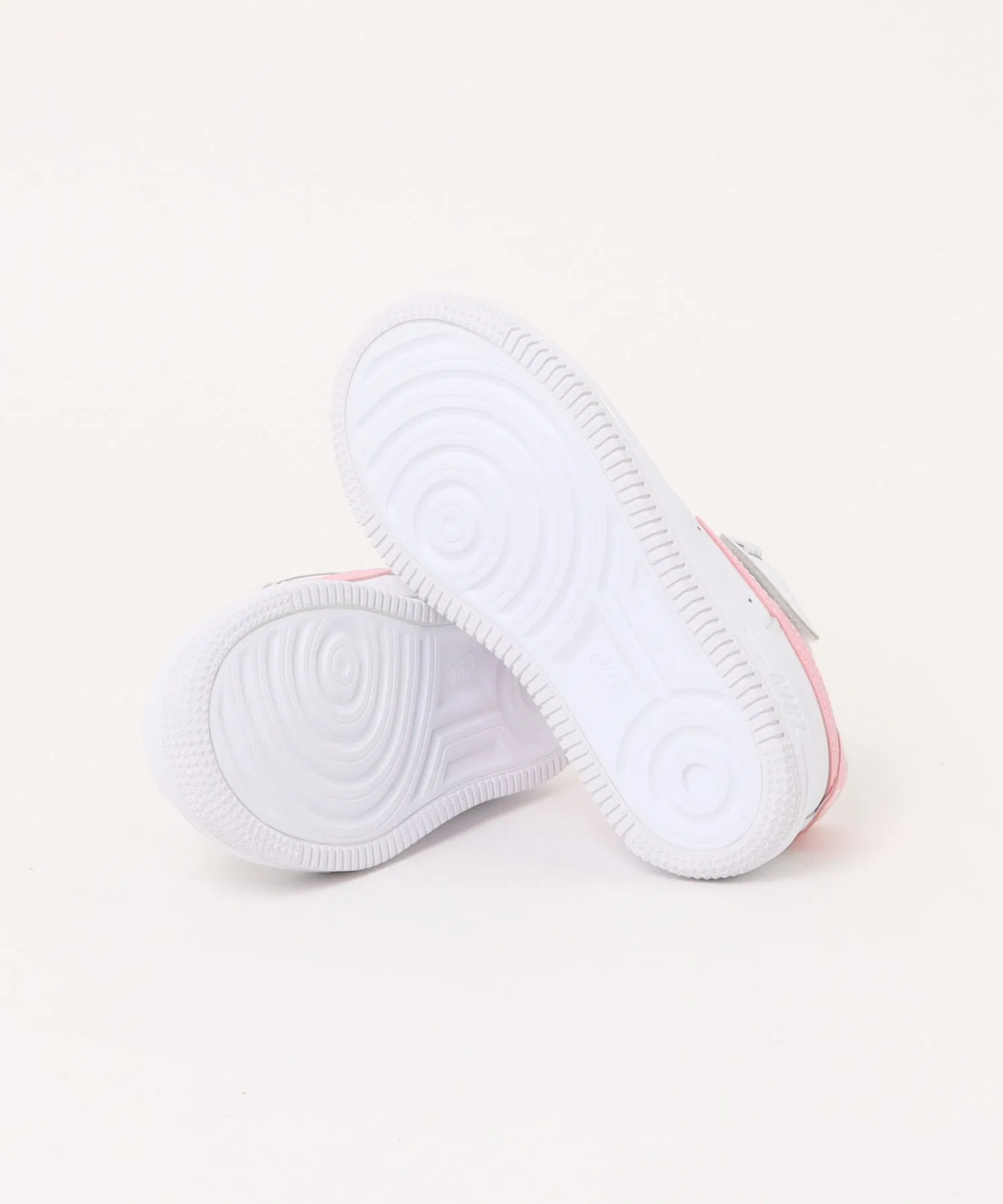 Детские кроссовки NIKE Air Force 1 Low EasyOn бежевые — фото 3