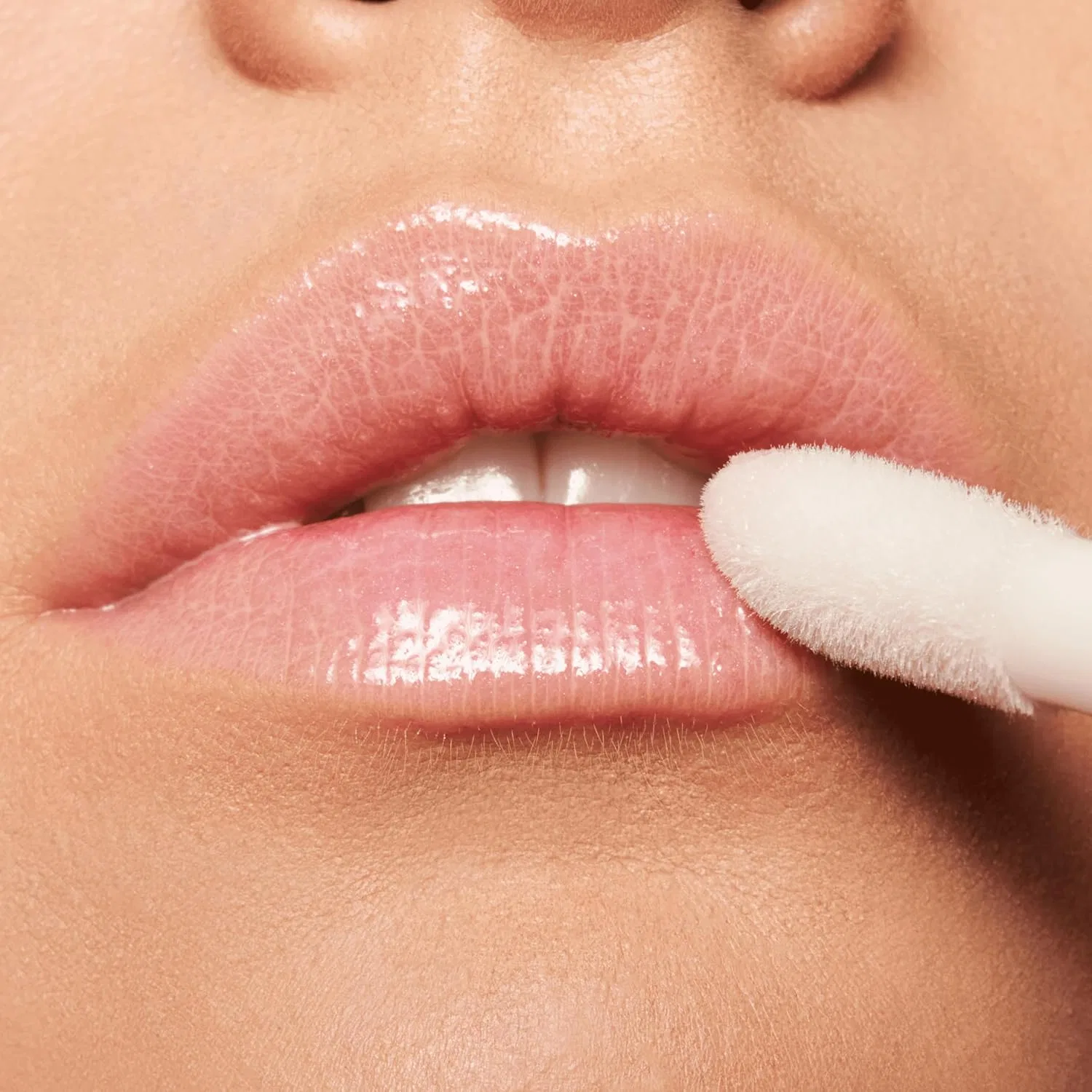 Блеск-бальзам для губ «the Super Balm Glossy Lip Treatment» от essence Essence, 01 Balmazing! — фото 3