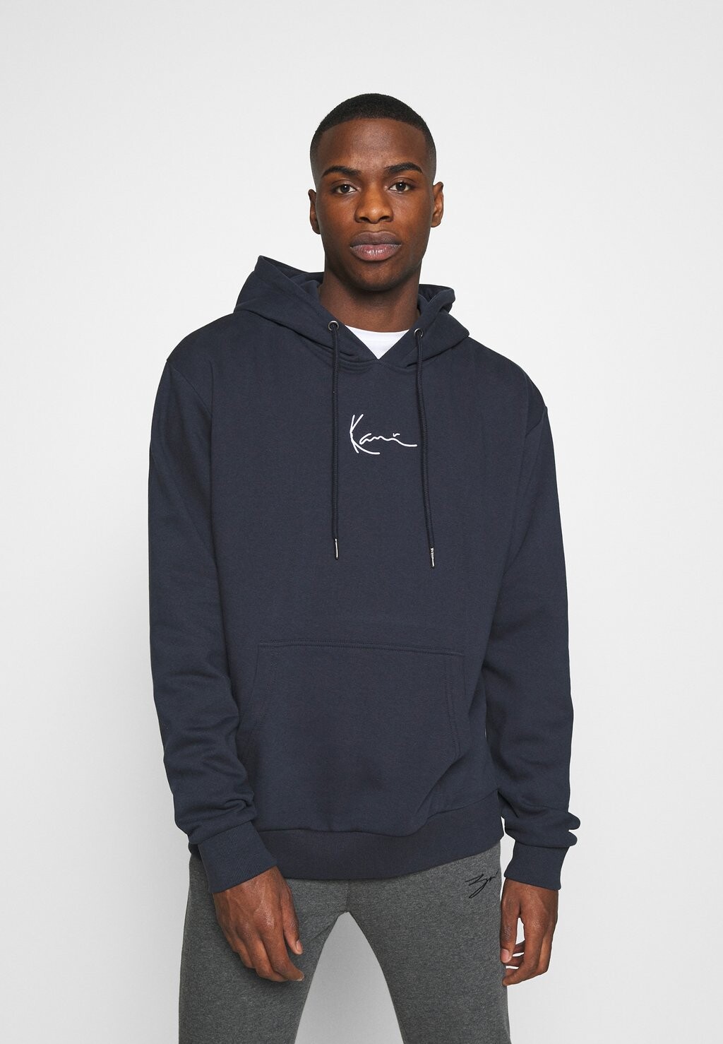 

Худи Karl Kani SMALL SIGNATURE HOODIE, цвет Navy, Серый, Худи Karl Kani SMALL SIGNATURE HOODIE, цвет Navy